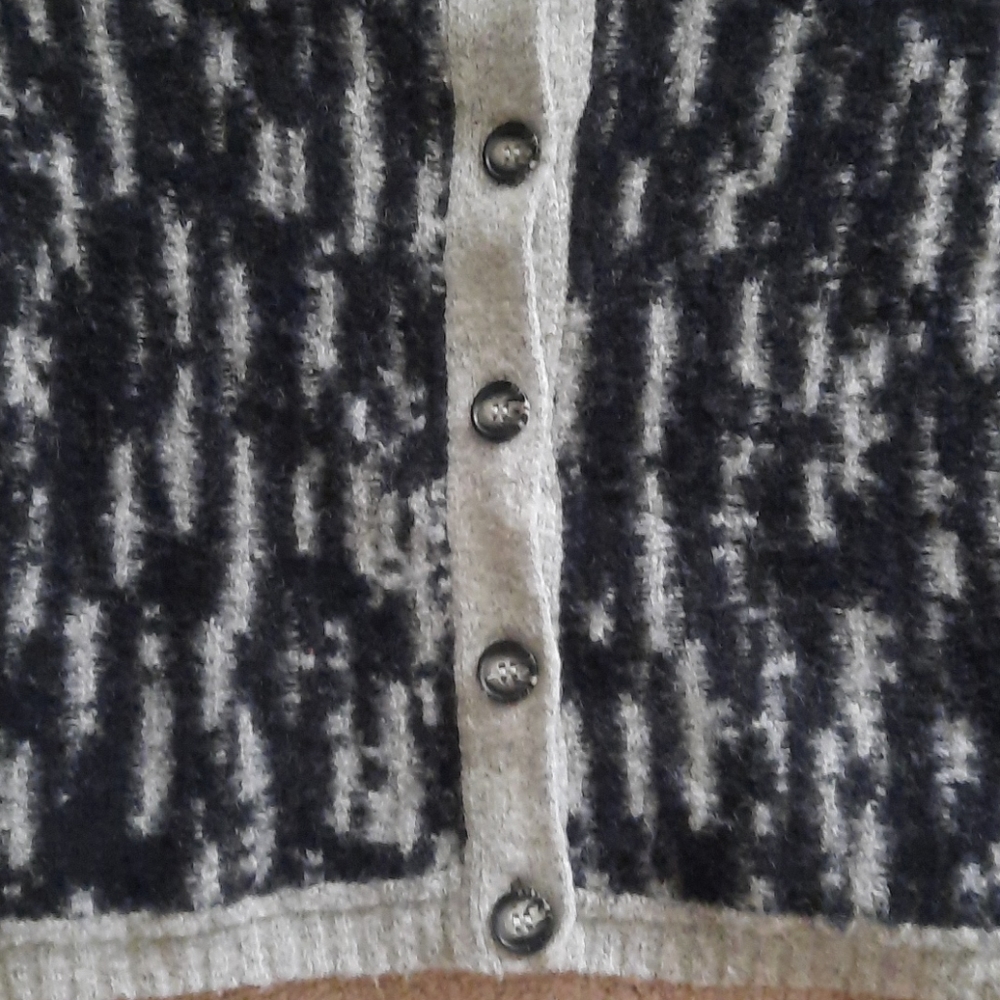 Cardigan‎ - Picture 4 of 7